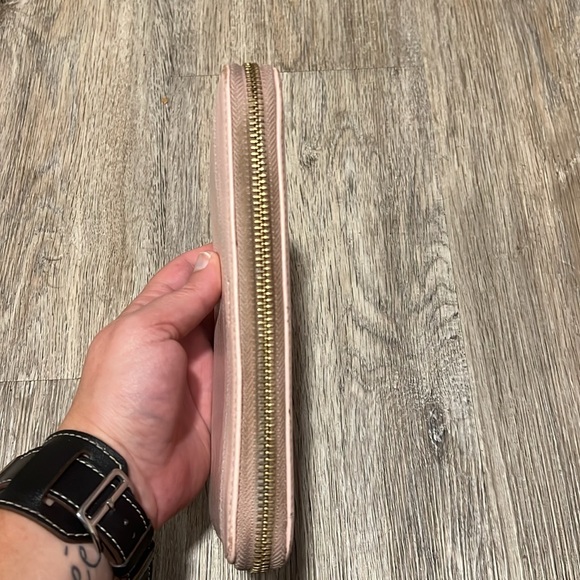 Fossil Pink Leather Zip-Around Wallet - Picture 3 of 11